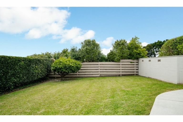 Photo of property in 17 Scanlen Terrace, Kelston, Auckland, 0602