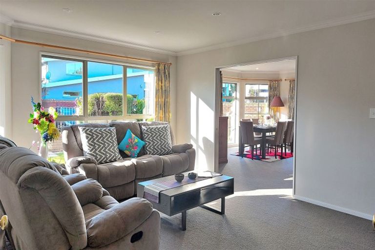 Photo of property in 27 Stableford Green, Burnside, Christchurch, 8053