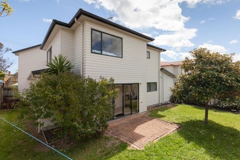 Photo of property in 37 Tiri Tiri Road, Birkdale, Auckland, 0626