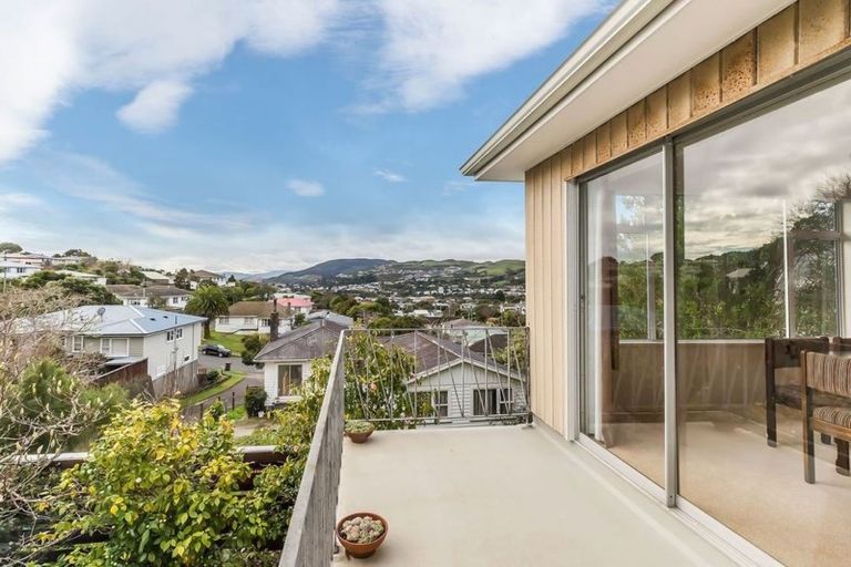 Photo of property in 3a Saint Johns Terrace, Tawa, Wellington, 5028