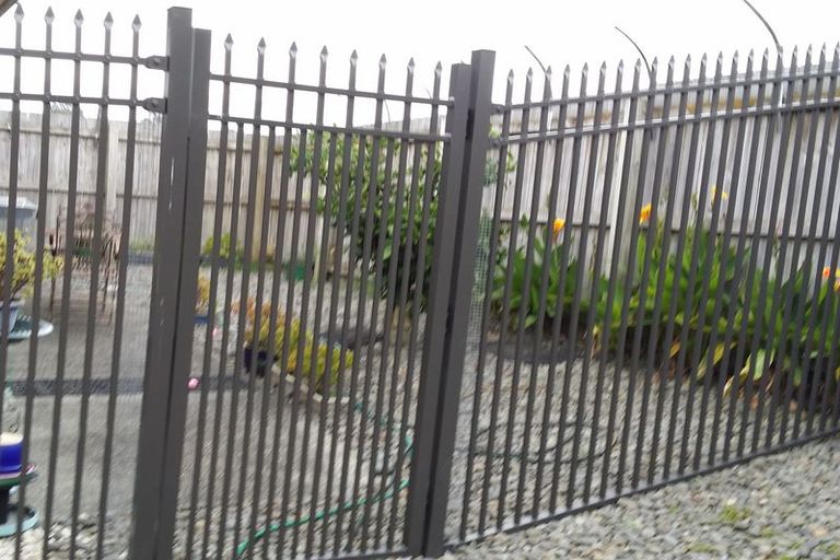 Photo of property in 80 Glenveagh Park Drive, Weymouth, Auckland, 2103