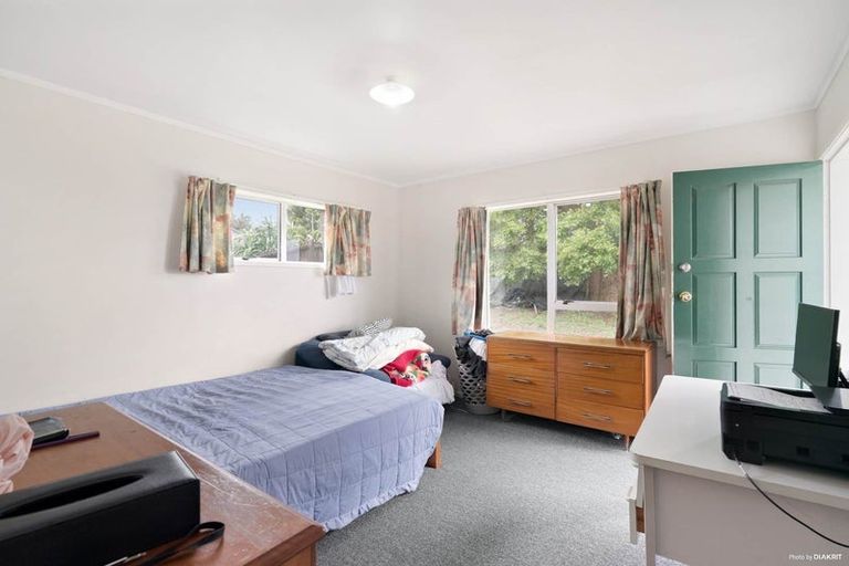 Photo of property in 34 Cedar Heights Avenue, Massey, Auckland, 0614