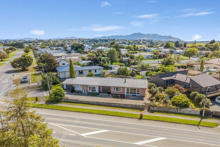 Photo of property in 11 Railway Esplanade, East Gore, Gore, 9710