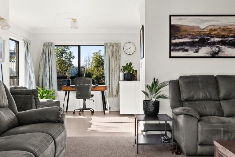 Photo of property in 34 Roskilda Crescent, Taradale, Napier, 4112