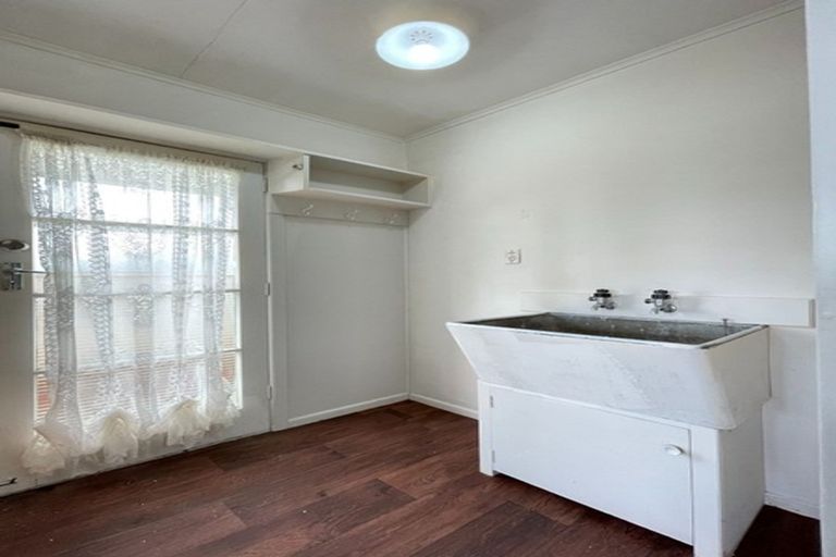 Photo of property in 10 Churchill Avenue, Manurewa, Auckland, 2102