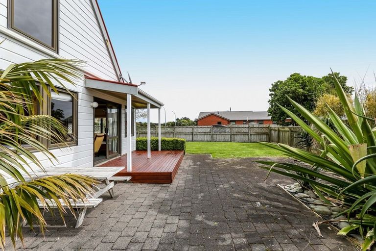 Photo of property in 5 Kaitake Place, Oakura, 4314