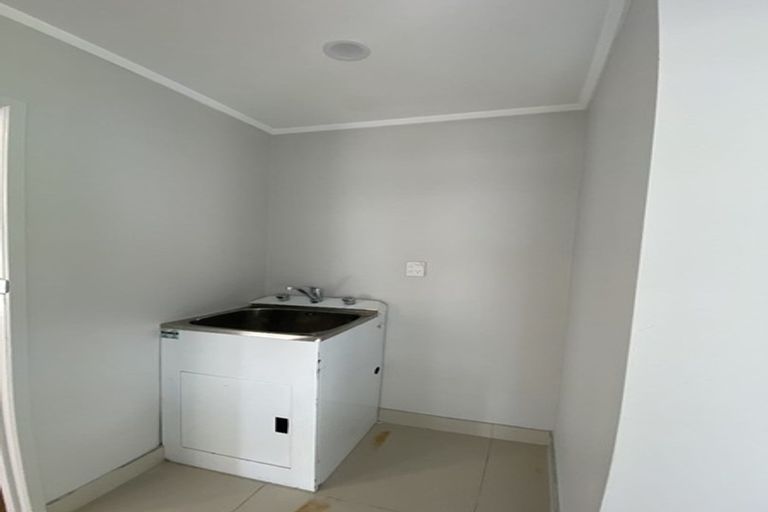 Photo of property in 31 Becker Drive, Weymouth, Auckland, 2103