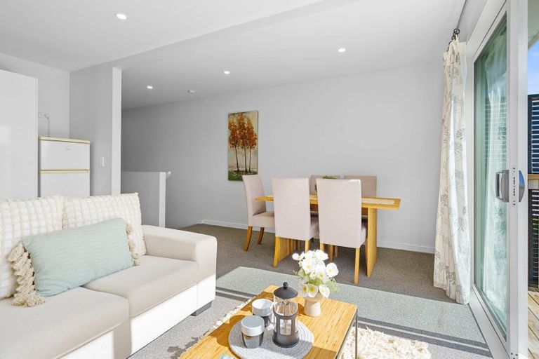 Photo of property in 98 Williams Street, Cambridge, 3434