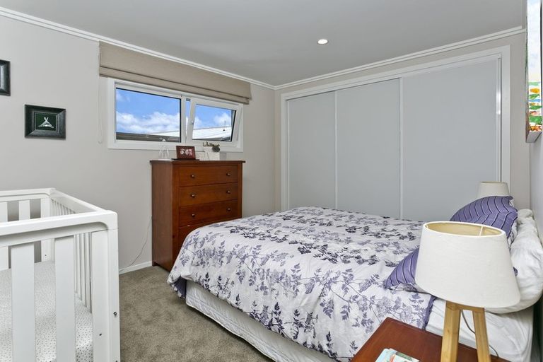 Photo of property in 927 East Coast Road, Northcross, Auckland, 0632