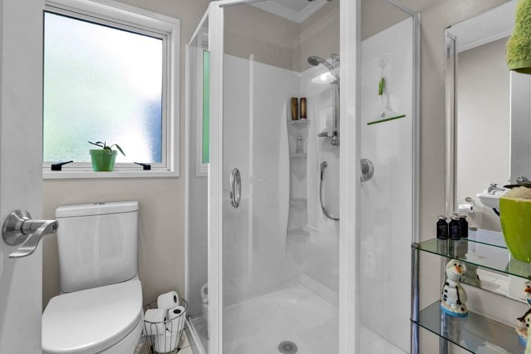 Photo of property in 120 Paraite Road, Paraite, New Plymouth, 4373