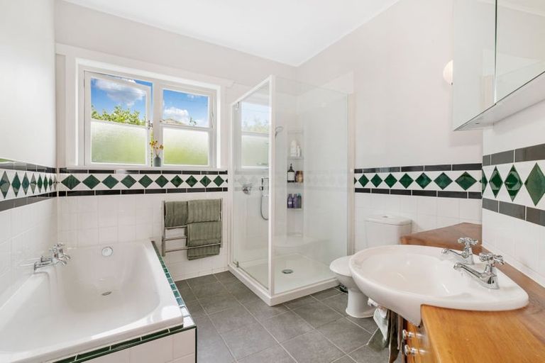 Photo of property in 88 Walmer Road, Point Chevalier, Auckland, 1022