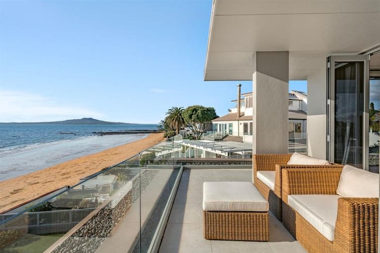 Photo of property in 29 Cecil Road, Milford, Auckland, 0620