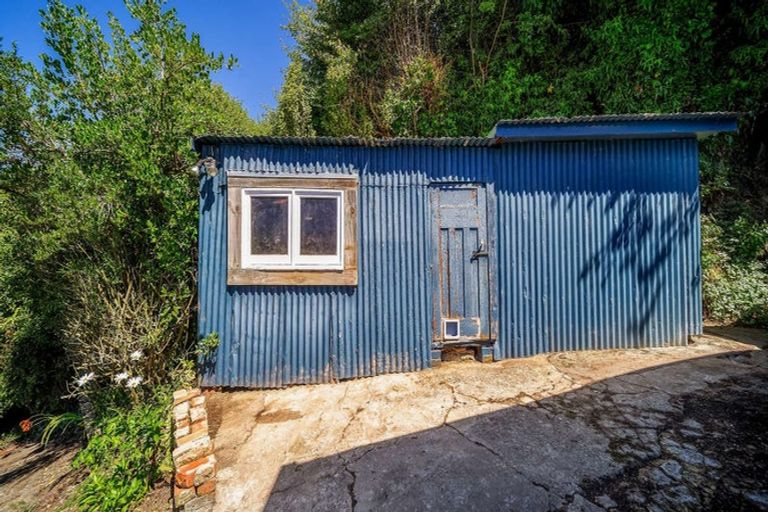 Photo of property in 17 Adderley Terrace, Ravensbourne, Dunedin, 9022