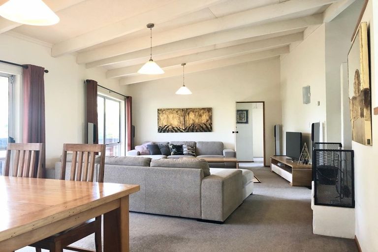 Photo of property in 4 Holloway Road, Omata, New Plymouth, 4374