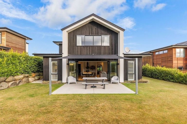 Photo of property in 9 Kamahi Street, Wanaka, 9305
