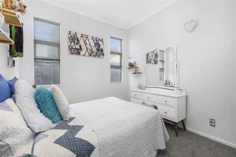 Photo of property in 17 Bottle Lake Drive, Parklands, Christchurch, 8083