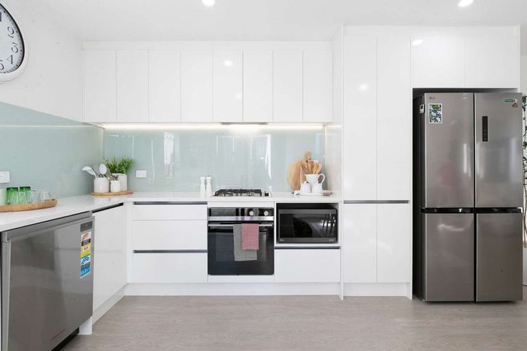 Photo of property in 90c Seymour Road, Sunnyvale, Auckland, 0612