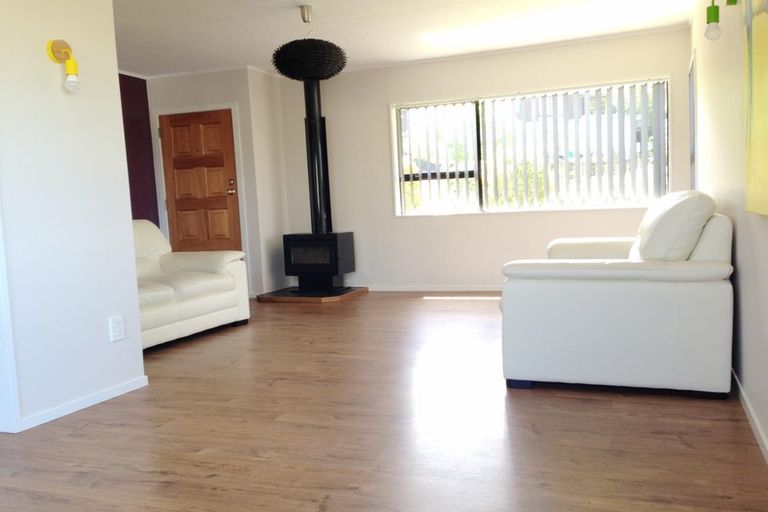 Photo of property in 1 John Webster Place, Glen Eden, Auckland, 0602