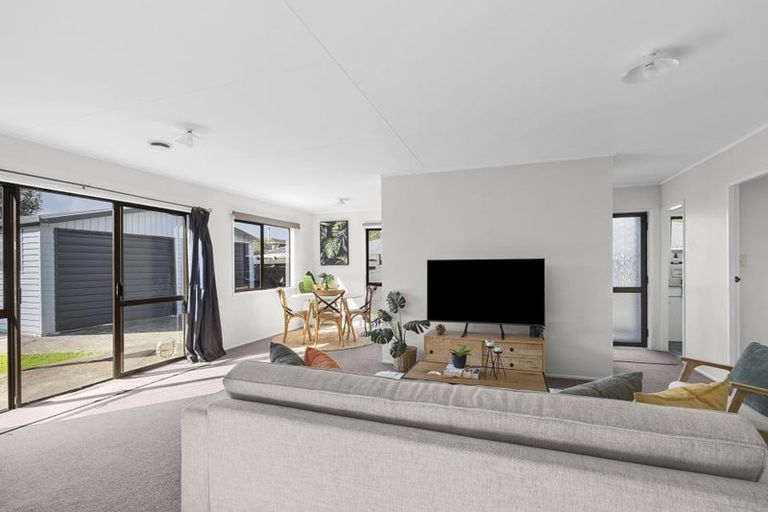 Photo of property in 118 Riversdale Drive, Merrilands, New Plymouth, 4312