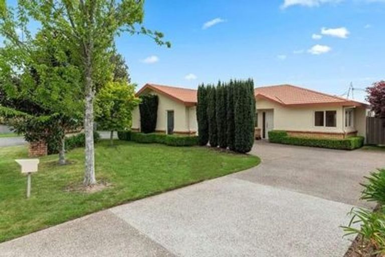 Photo of property in 38 Owhatiura Drive, Lynmore, Rotorua, 3010