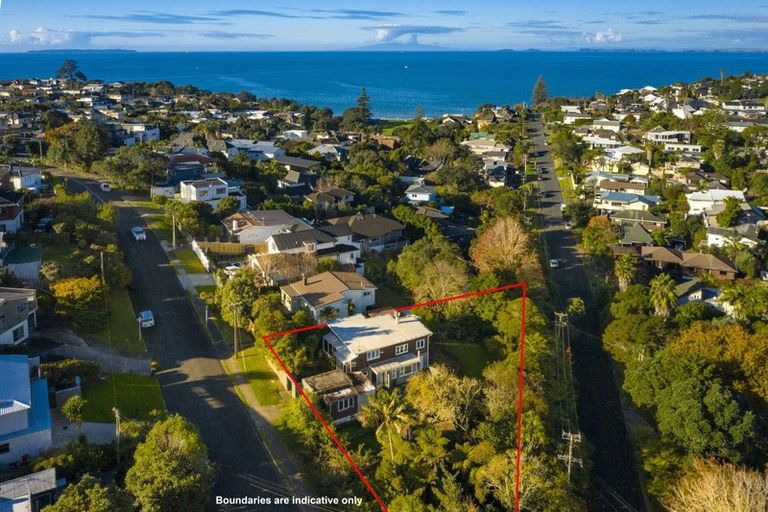 Photo of property in 12 Korotaha Terrace, Rothesay Bay, Auckland, 0630