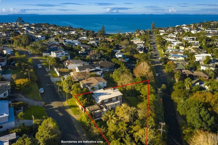 Photo of property in 12 Korotaha Terrace, Rothesay Bay, Auckland, 0630