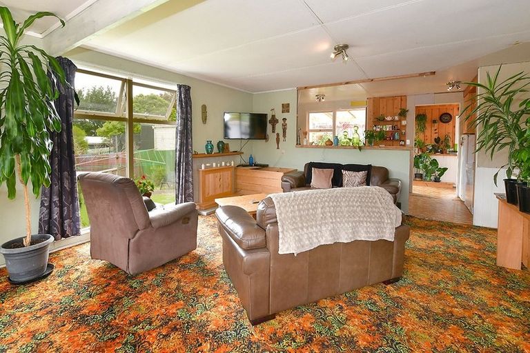 Photo of property in 49 Makiri Street, Helensville, 0800