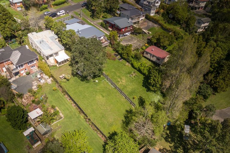 Photo of property in 14 Eastglen Road, Glen Eden, Auckland, 0602