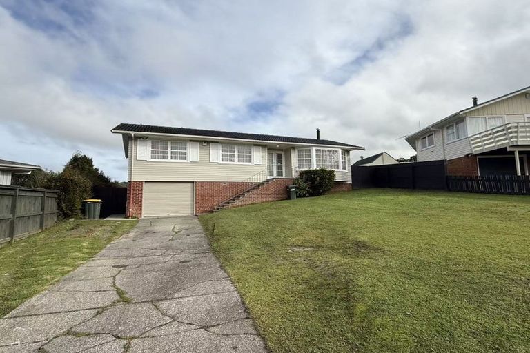 Photo of property in 69 La Rosa Street, Green Bay, Auckland, 0604