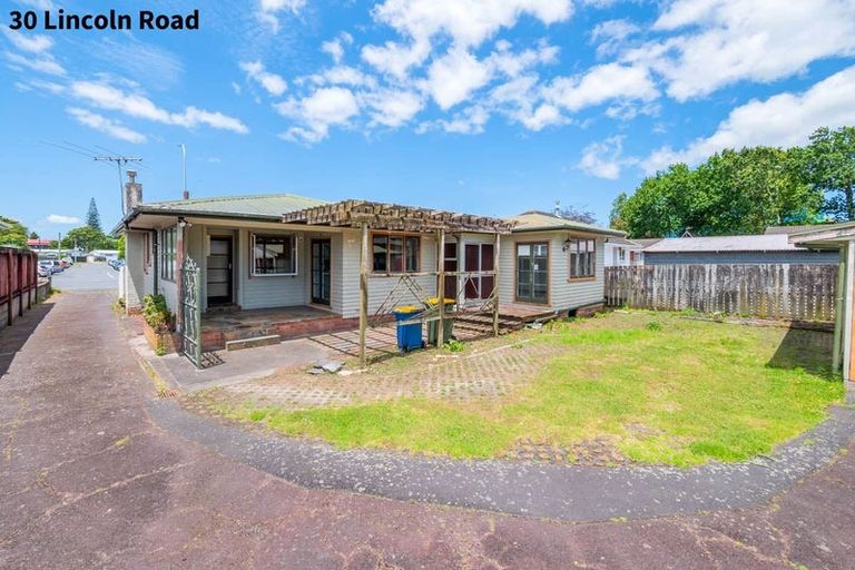 Photo of property in 30 Lincoln Road, Henderson, Auckland, 0610