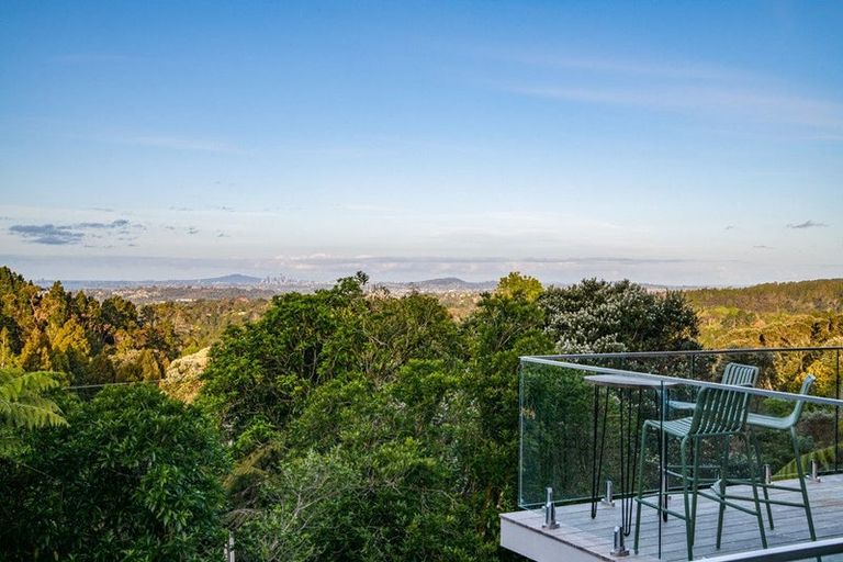 Photo of property in 20 Raroa Terrace, Waiatarua, Auckland, 0604