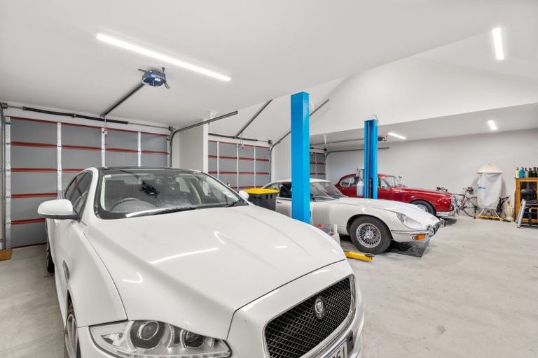 Photo of property in 98 Oxford Street, Martinborough, 5711