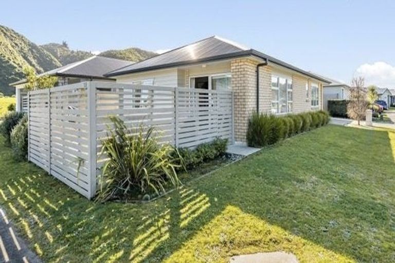 Photo of property in 108 Farmer Crescent, Taita, Lower Hutt, 5011
