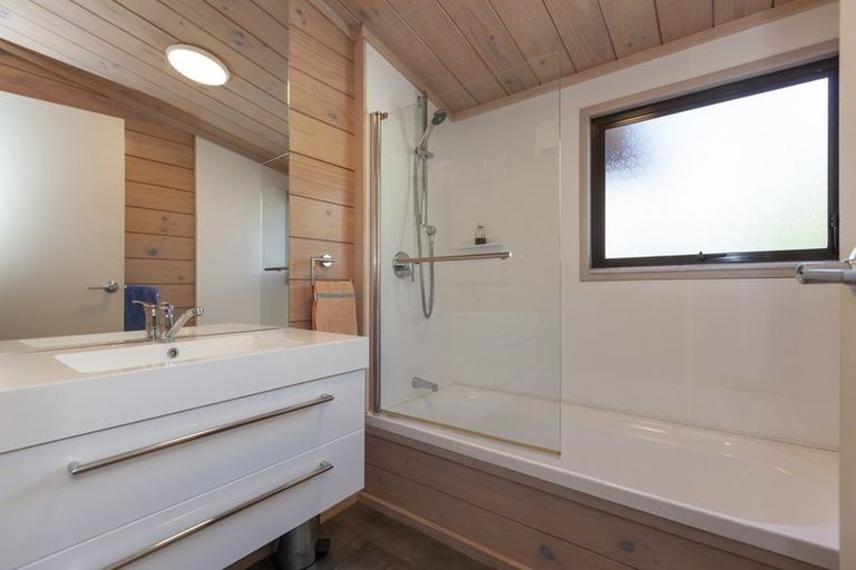 Photo of property in 5 Kohutuhutu Road, Raumati Beach, Paraparaumu, 5032