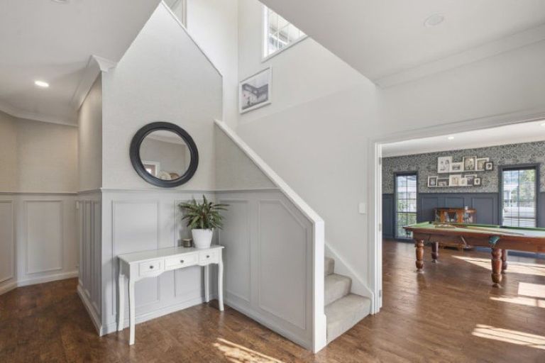 Photo of property in 2 Rika Place, Kawaha Point, Rotorua, 3010