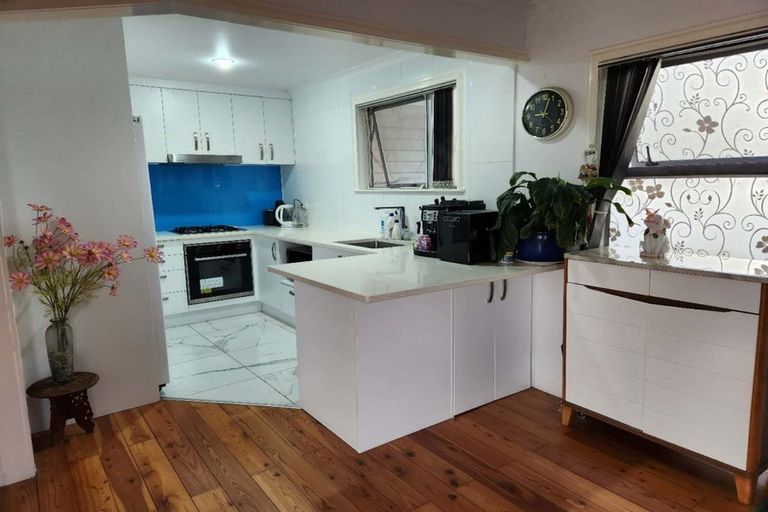 Photo of property in 2/19 Stanley Road, Glenfield, Auckland, 0629