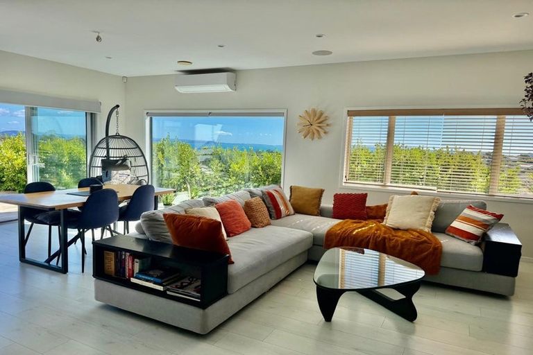 Photo of property in 25 Woodridge Drive, Stanmore Bay, Whangaparaoa, 0932