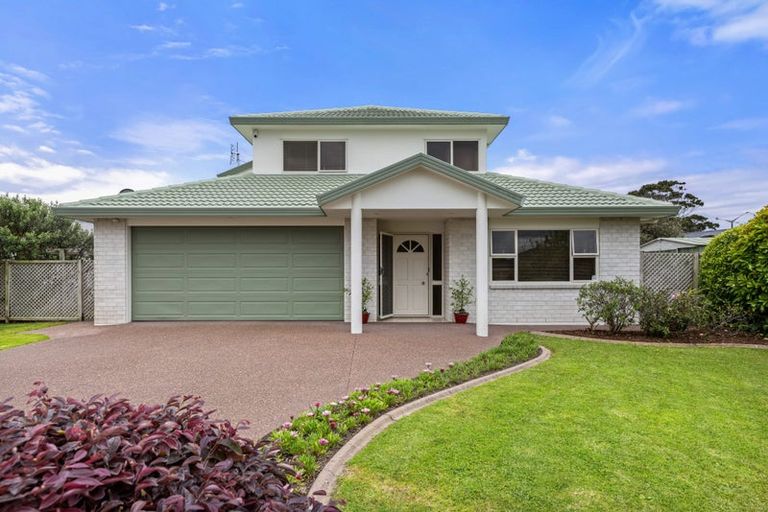 Photo of property in 6 Settlers Grove, Orewa, 0931