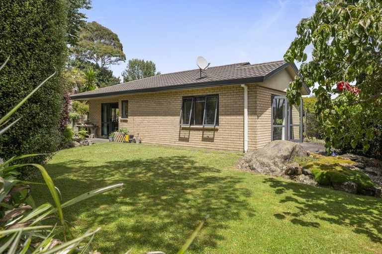 Photo of property in 56 Aquarius Drive, Kawaha Point, Rotorua, 3010