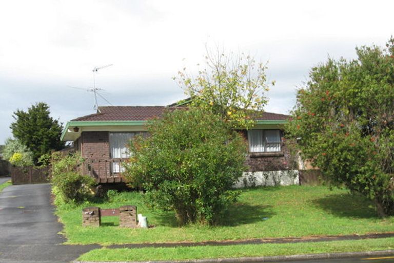 Photo of property in 2/36 Ballater Place, Highland Park, Auckland, 2010