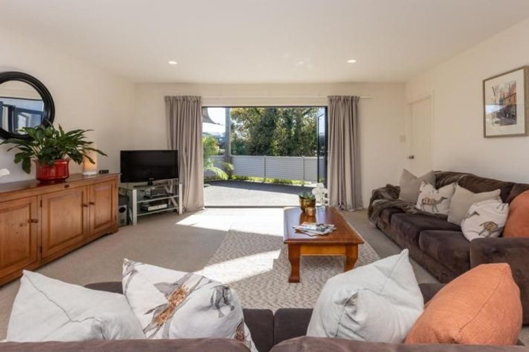 Photo of property in 6 Busby Place, Havelock North, 4130