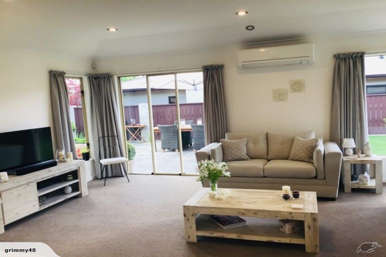 Photo of property in 17 Gillean Street, Havelock North, 4130