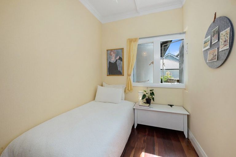 Photo of property in 2/33a Glen Road, Stanley Point, Auckland, 0624
