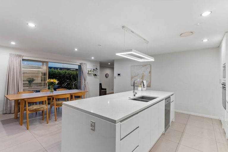 Photo of property in 6 Tuatini Place, Long Bay, Auckland, 0630