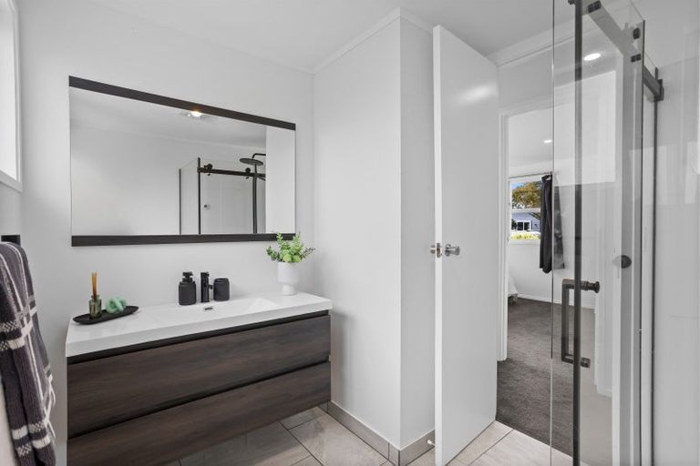 Photo of property in 20 Great North Road, Riverhead, 0820