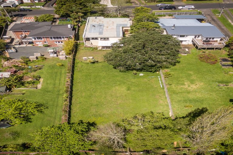 Photo of property in 14 Eastglen Road, Glen Eden, Auckland, 0602