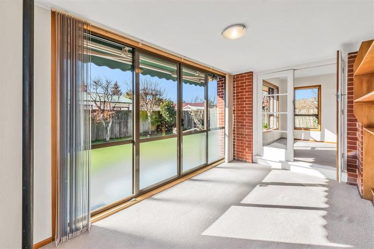 Photo of property in 27 Lochee Road, Upper Riccarton, Christchurch, 8041