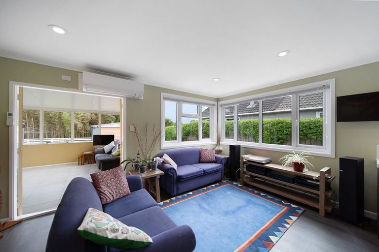 Photo of property in 10 Village Way, Ardmore, Papakura, 2582