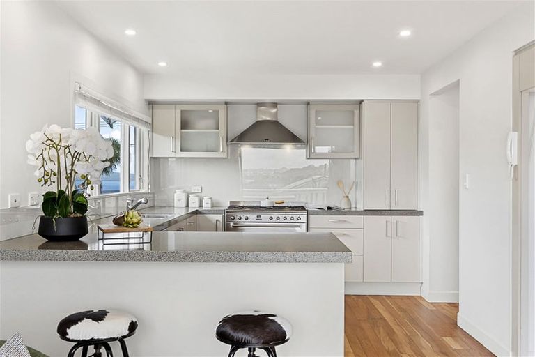 Photo of property in 130 Aberdeen Road, Campbells Bay, Auckland, 0620