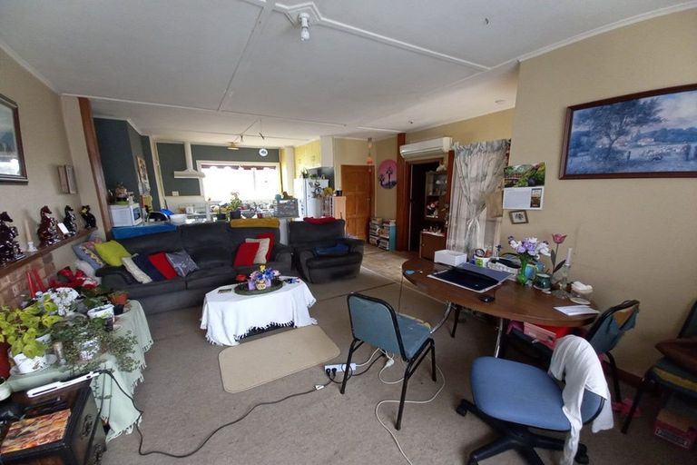 Photo of property in 9 Bridge Street, Tuatapere, 9620